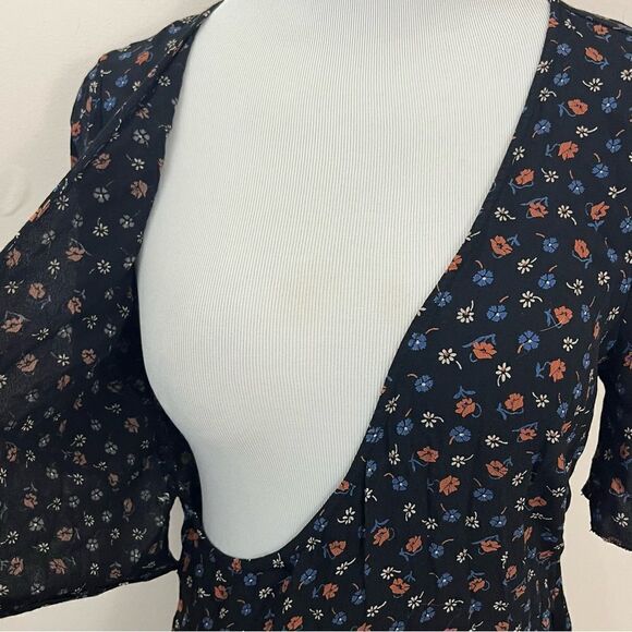 Madewell Wrap-Front Romper in Prairie Posies 4 - Picture 7 of 10